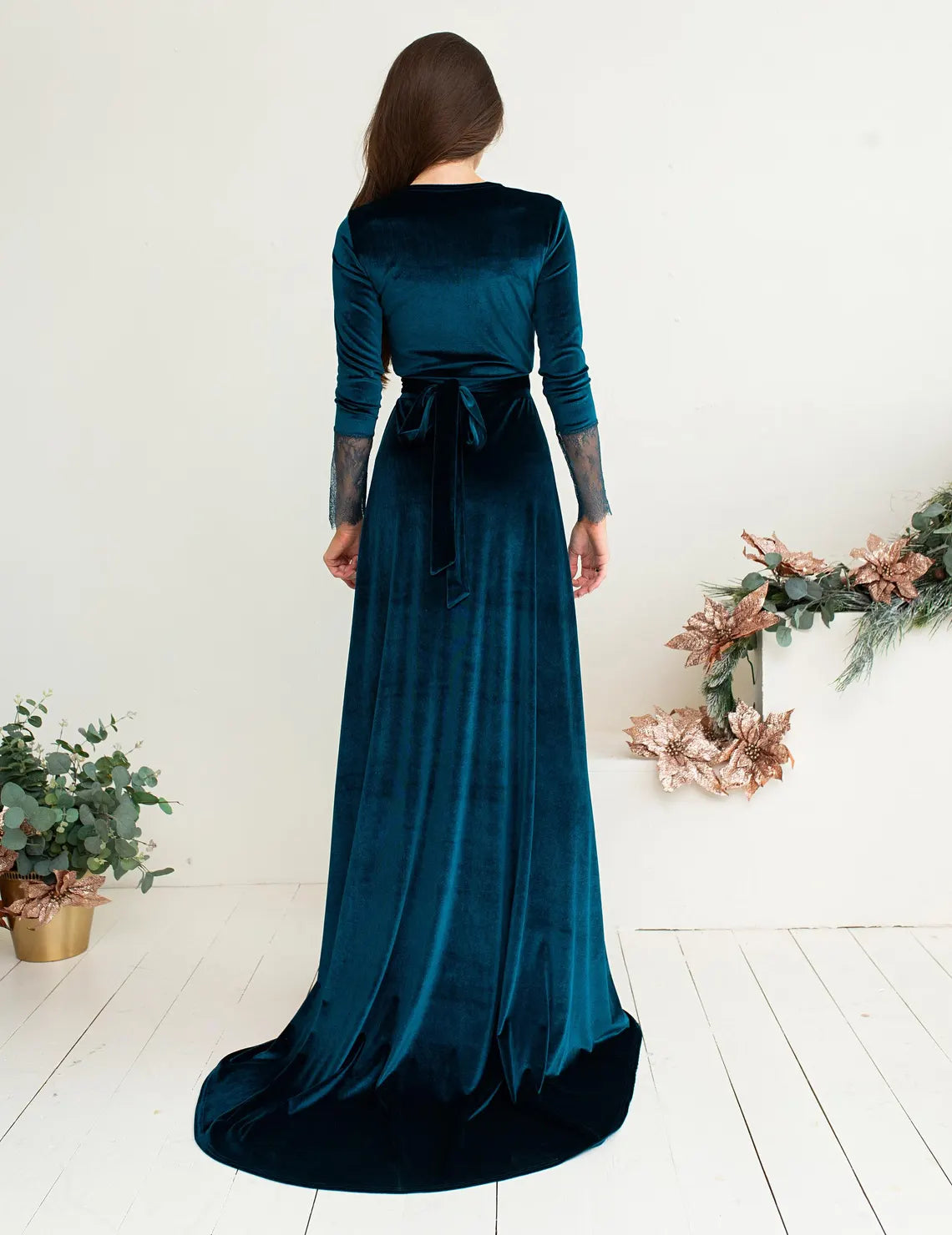 Vestido de terciopelo negro con escote en V, cruzado, corte A, mangas largas de encaje, largo hasta el suelo, para fiesta de graduación